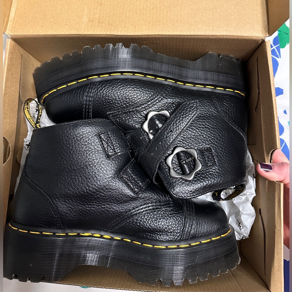 Dr. Martens Sz 8 Devon Flower Ankle Boot